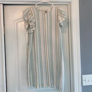 Dress with ruffle sleeve